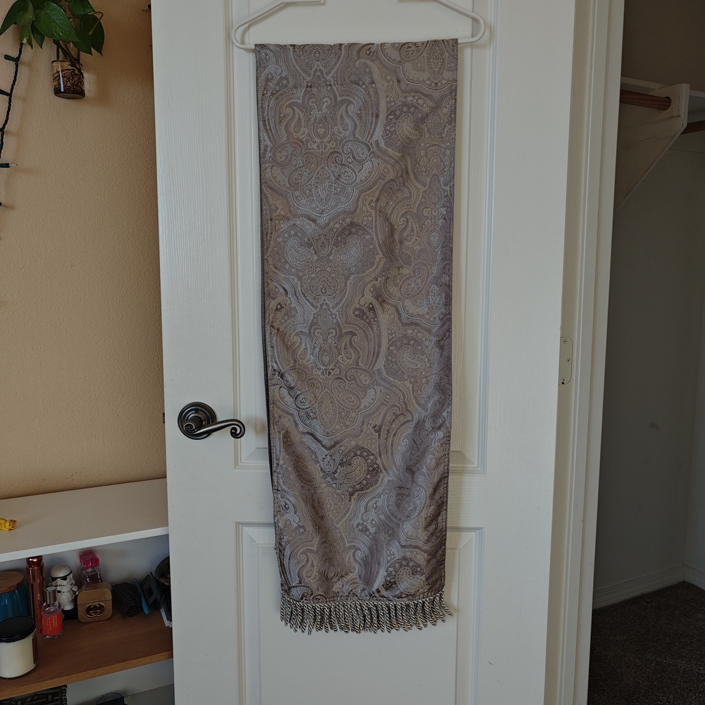 Elegant Gray Paisley Tapestry